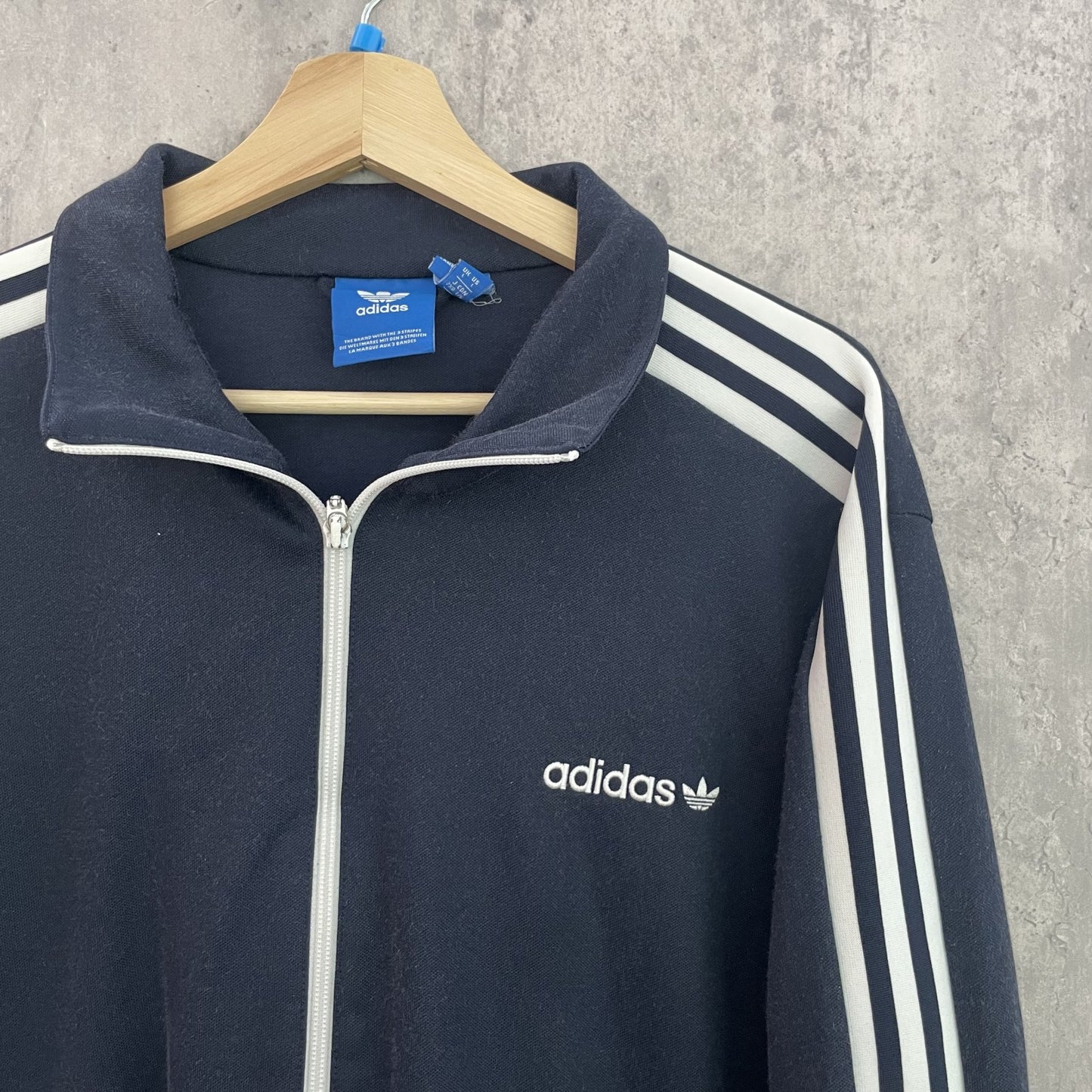 00s vintage 古着　ビンテージ　アディダス　adidas トラックジャケット　胸元ロゴ　ストリート　スポーツ　カジュアル