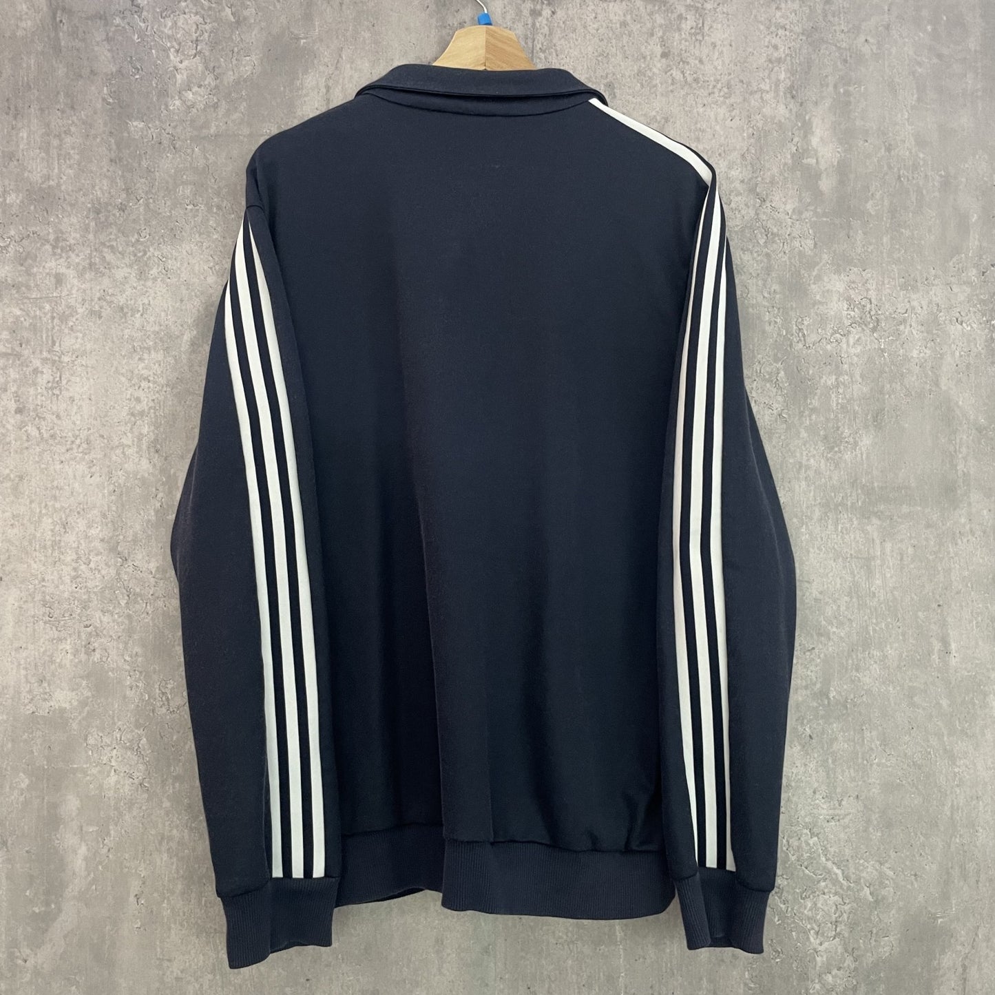 00s vintage 古着　ビンテージ　アディダス　adidas トラックジャケット　胸元ロゴ　ストリート　スポーツ　カジュアル