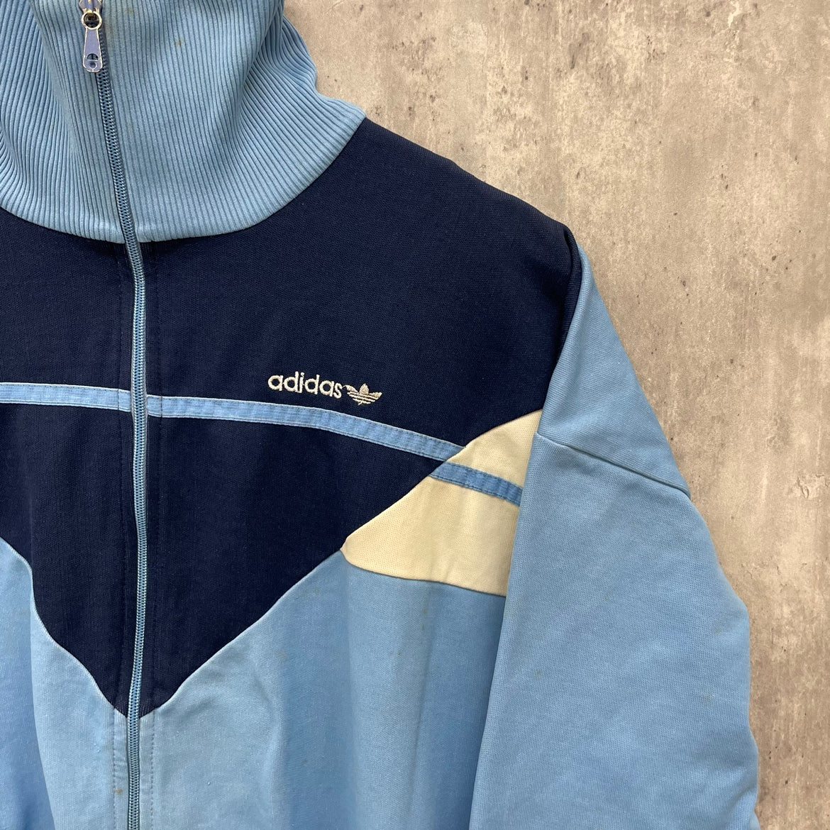 80s adidas トレフォイル トラックジャケット アディダス 万国旗タグ ワンポイント ロゴ ブルー M相当 – 【古着屋3peace】