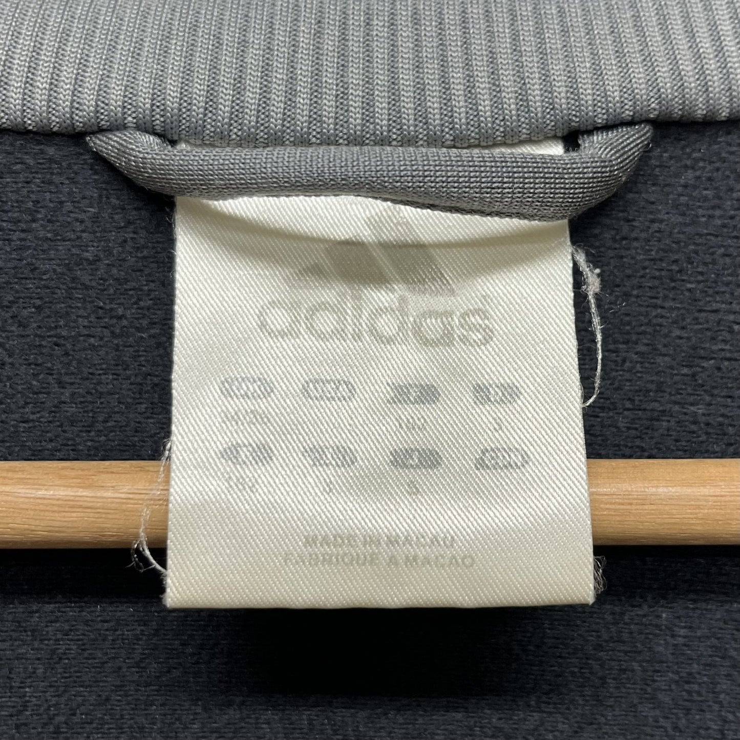 00s vintage 古着　ビンテージ　アディダス　adidas トラックジャケット　スポーツブランド ロゴ刺繍　ジャージ ストリート