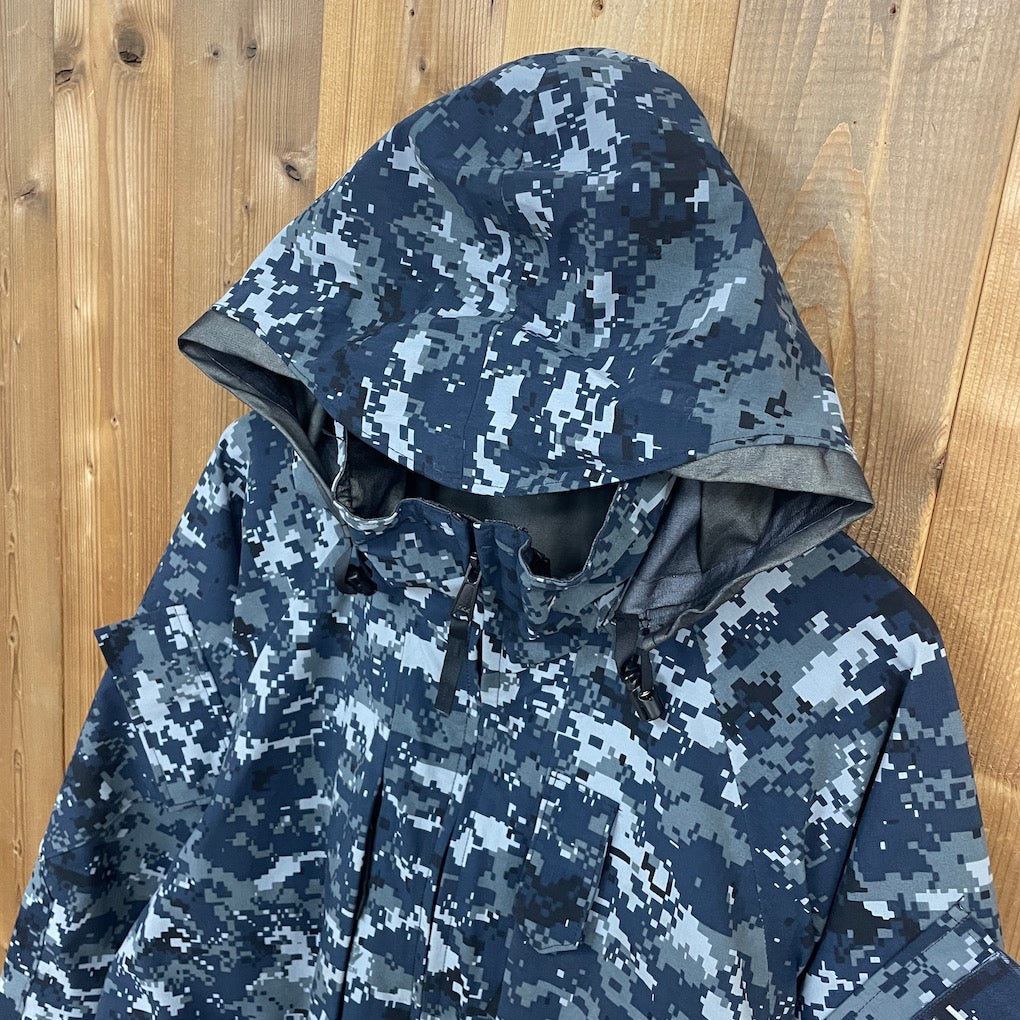 【好評安い】アメリカ海軍USNAVY　ゴアテックスパーカー　デジカモ迷彩　サイズＳメンズ古着 ジャケット・アウター